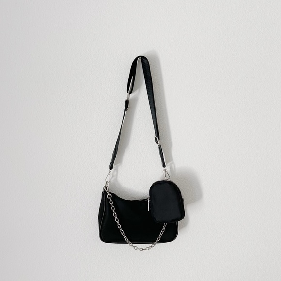 Handbags - LIKE NEW! BLACK NYLON CROSS BODY/SHOULDER PURSE! CHAIN AND COMPARTMENT INCLUDED!
